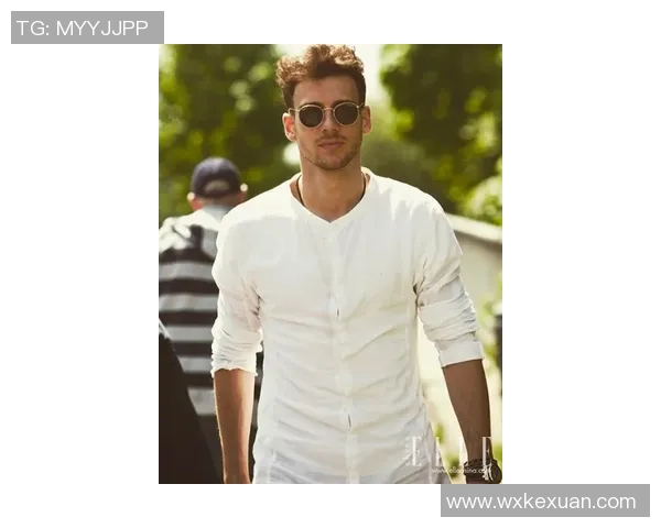 英超足球明星小鲜肉们的魅力瞬间大盘点，尽显青春风采与运动激情