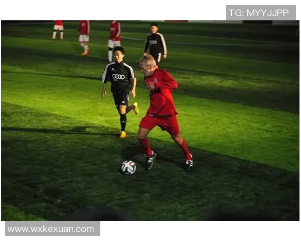 足球明星如何利用社交软件与粉丝互动提升个人品牌影响力